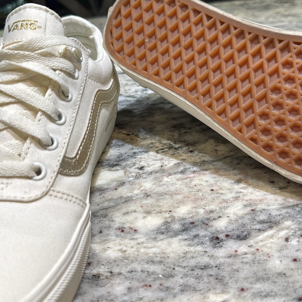 Vans Old School size 10 women’s shoes!  Cream and gold foil like NEW! - Picture 4 of 6